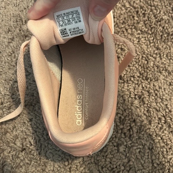 Like new adidas sneaker - Picture 6 of 6